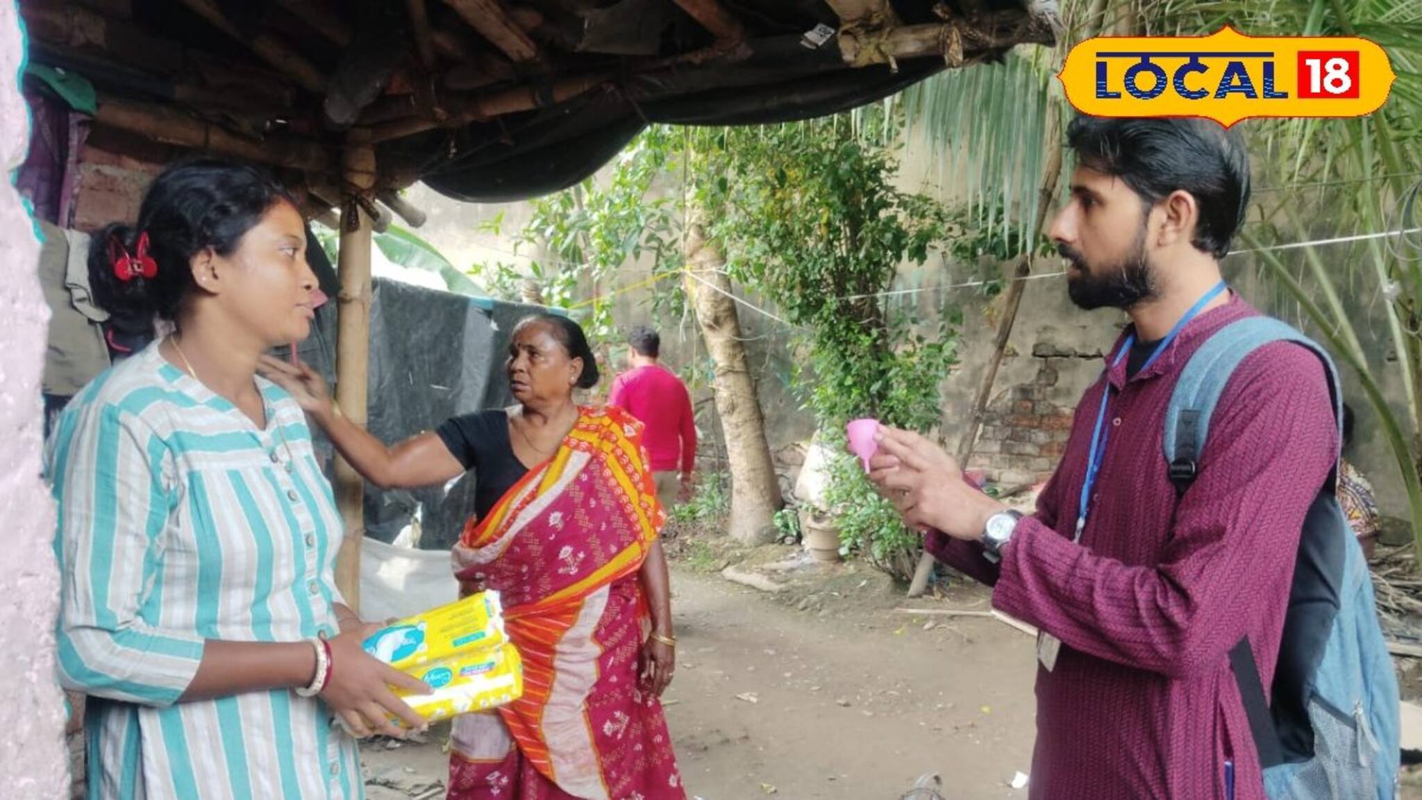 বাংলার প্যাডম্যানের হাতে মেনস্ট্রুয়াল কাপ! ঋতুকালীন সময়ের সচেতনতায় পথে ভূগোলের শিক্ষক