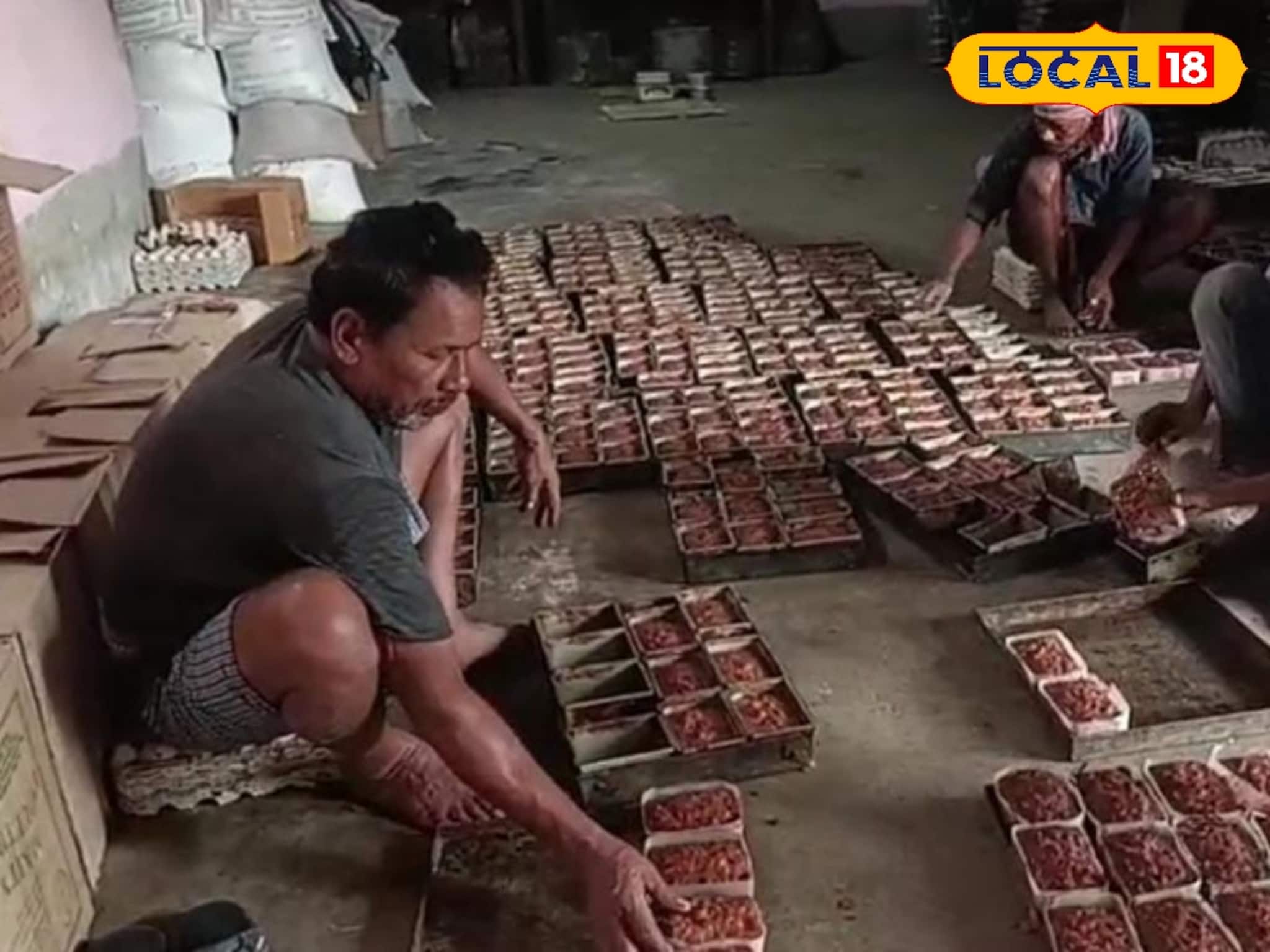 বড়দিনের কেক তৈরির চরম ব্যস্ততা! স্বাদ বজায় রাখাই এখন বড় চ্যালেঞ্জ প্রস্তুতকারকদের