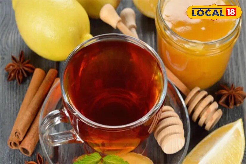 ওজন কমানোর জন্য লেবু, মধু ও দারুচিনি দিয়ে চা বানাতে পারেন। একটি দারুচিনি জলে ফুটিয়ে তাতে লেবুর রস ও মধু মিশিয়ে নিন। ওজন কমানোর পাশাপাশি এটি শরীরকে অনেক ধরনের সংক্রমণ থেকেও রক্ষা করে।