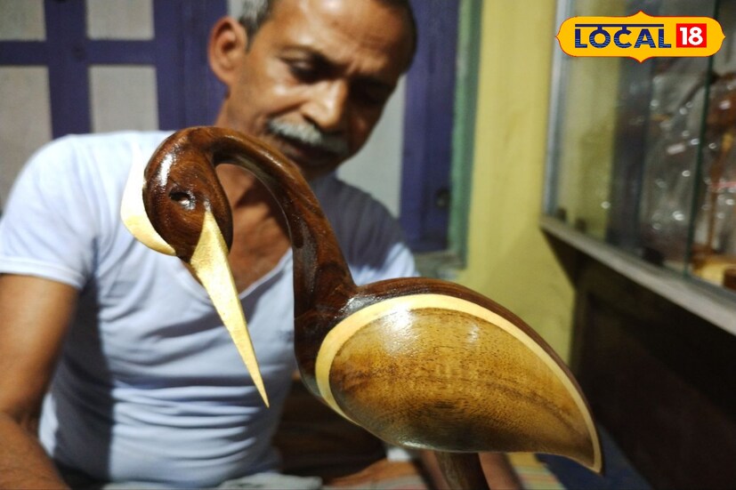 বাঁকুড়ার কেঞ্জাকুরা গ্রামের কাঠের শিল্প। অসাধারণ এই কাঠের শিল্প পৌঁছে যায় ভারতের প্রতিটি কোনায়। 