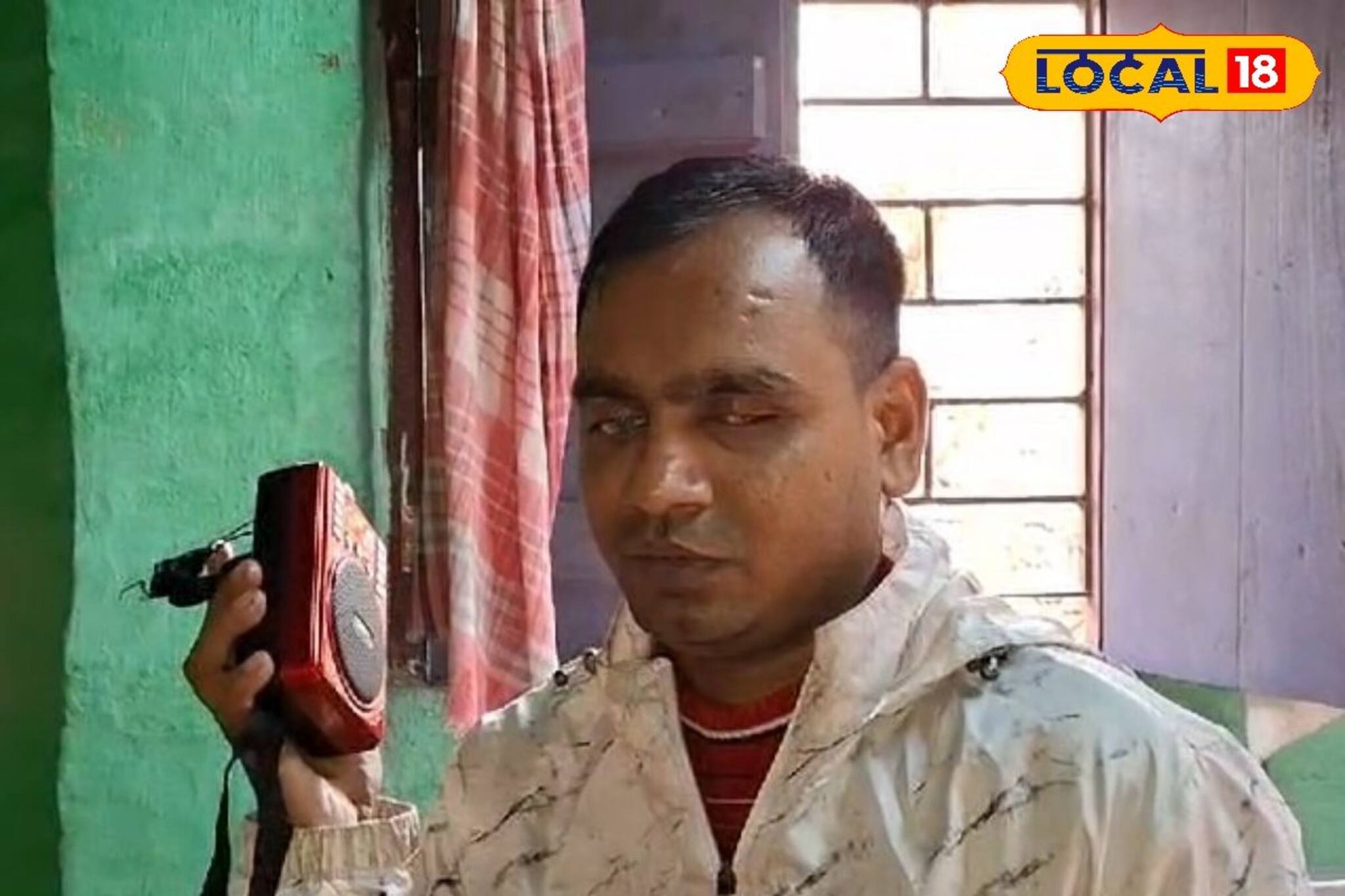 মা পেশায় রাঁধুনি, তাঁর আশৈশব দৃষ্টিহীন সন্তান অভাবকে সঙ্গী করেই এখন গবেষক