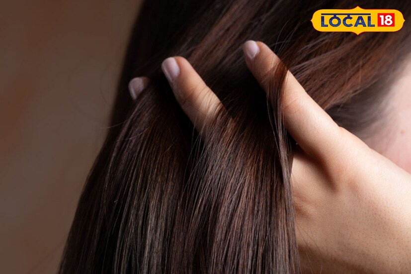 আবহাওয়া যাই হোক না কেন চুলে কখনোই গরম জল ব্যবহার করা উচিত নয়। এতে চুলের গোড়া নরম হয় ও চুলের নানা ক্ষতি হয়। চুলে ঠান্ডা জল ব্যবহার করতে হবে।