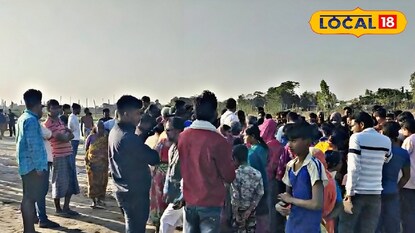 নদীর ধারে ভিড় সাধারণ মানুষের নদীর ধারে ভিড় সাধারণ মানুষের