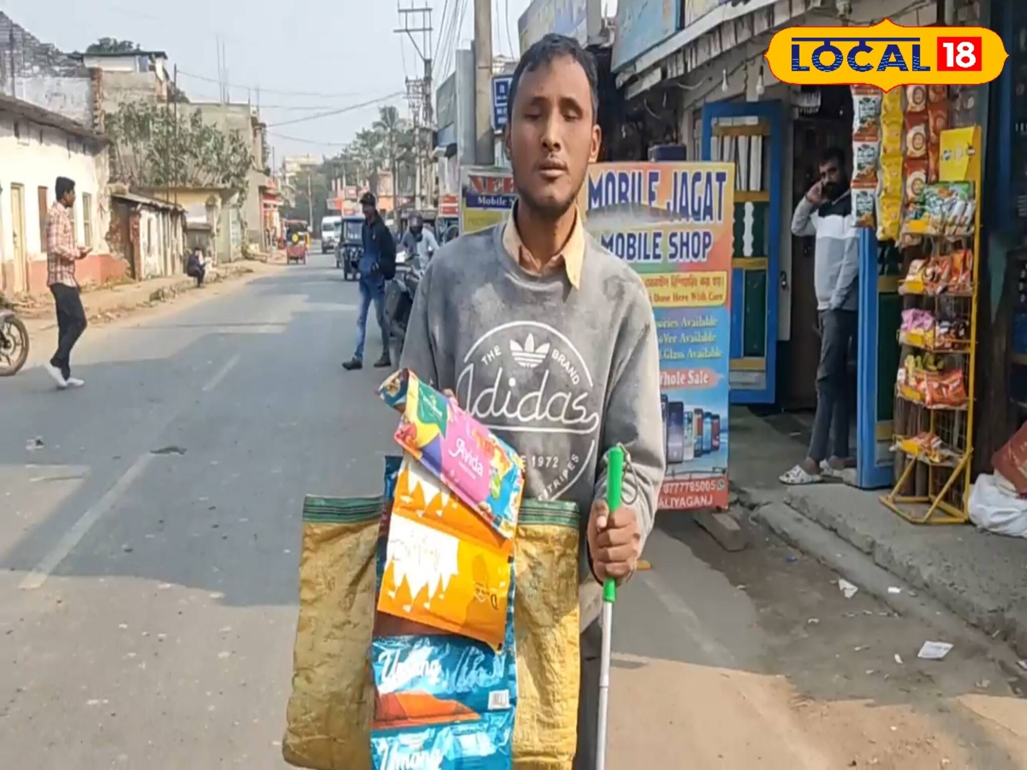 দৃষ্টিহীন বিলাতুরের চোখে স্বপ্নের লড়াই, ধূপকাঠি বিক্রি করে চলছে পড়াশুনা!