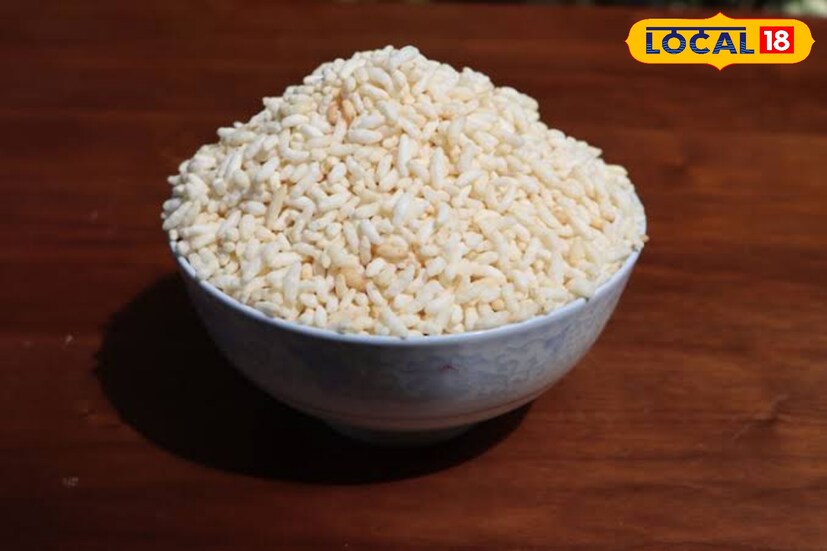 *পুষ্টিবিদ বিশ্বজিৎ দাস বলেন, মুড়িতে ফাইবারের পরিমাণ বেশি। হজমের সমস্যায় অত্যন্ত গুরুত্বপুর্ণ। পাশাপাশি, শরীর ভাল রাখতেও সাহায্য করে এই খাবার। কোষ্ঠকাঠিন্য দূর করতেও সাহায্য করে এই ফাইবার।