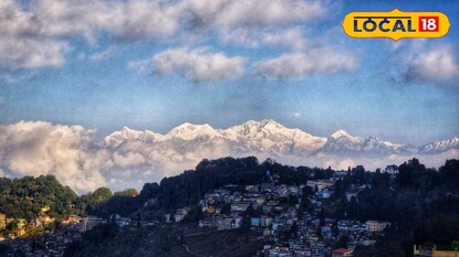 বরফের চাদরে মোড়া কাঞ্চনজঙ্ঘা