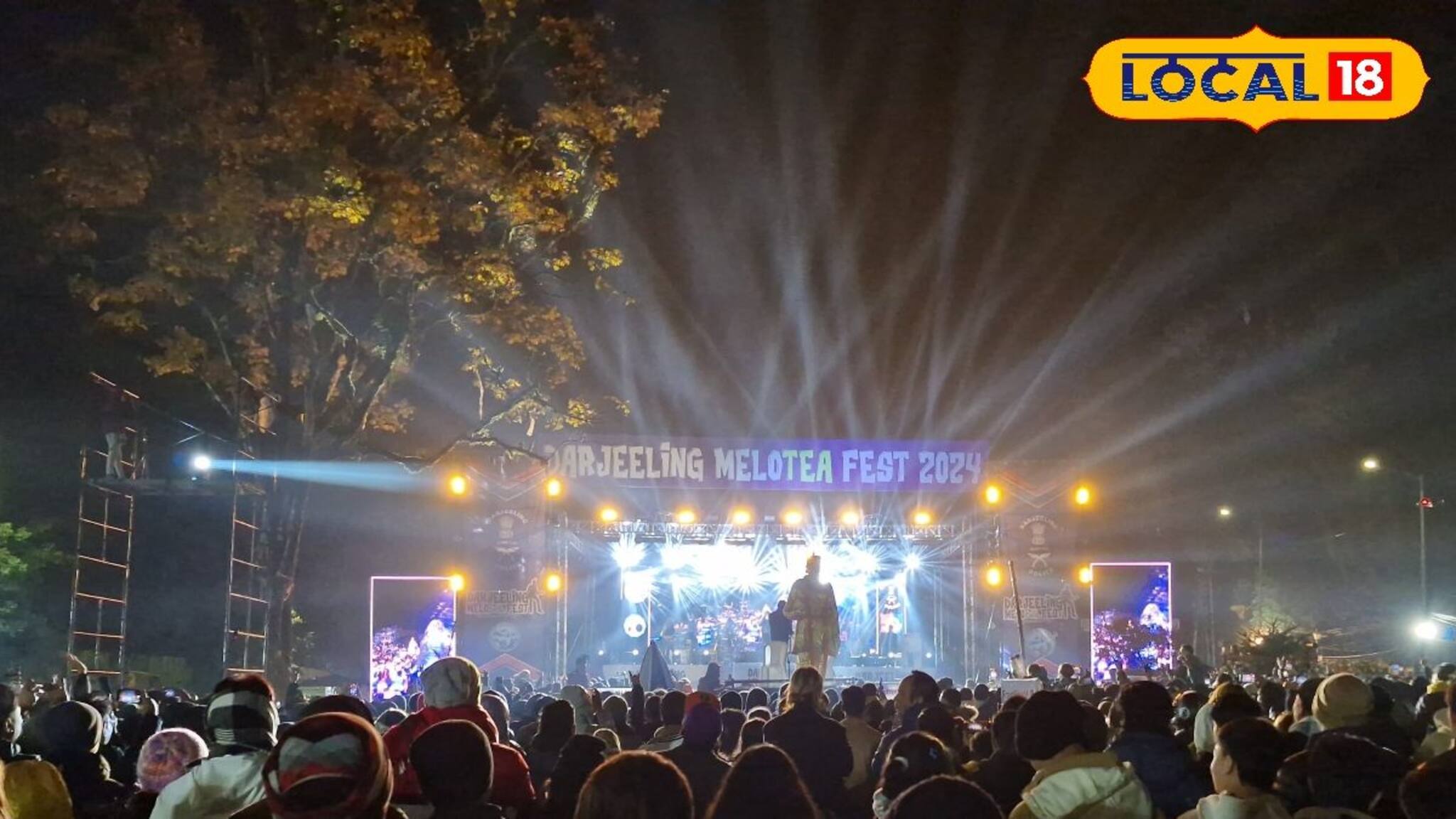 কাতারে কাতারে লোক জড়ো হয়ে কী দেখছে? দার্জিলিংয়ে অবাক কাণ্ড! চমকাবেন আপনিও