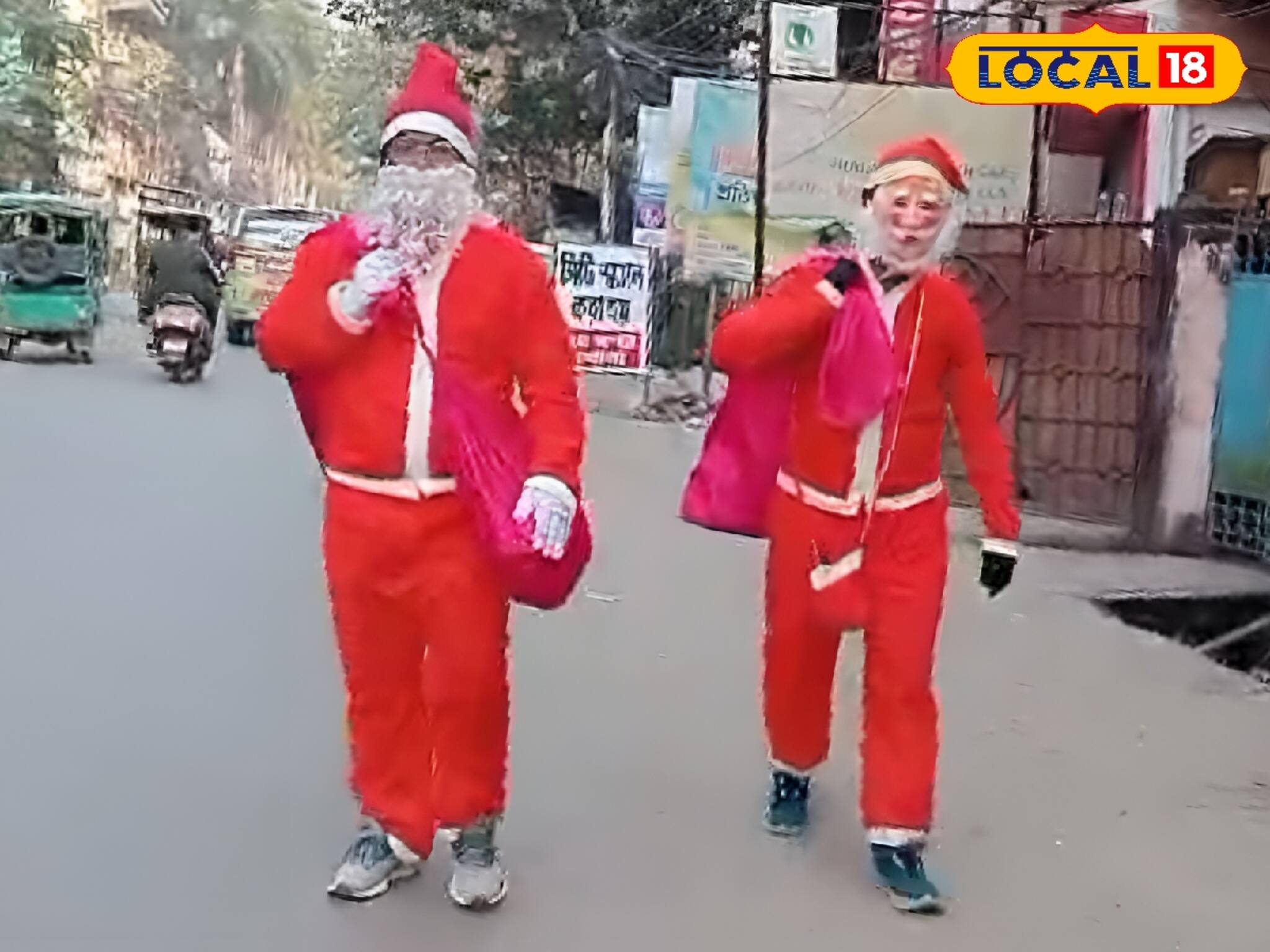 বড়দিনের আগেই রাস্তায় এ কী করছে সান্তা ক্লজ! অবাক স্থানীয়রা