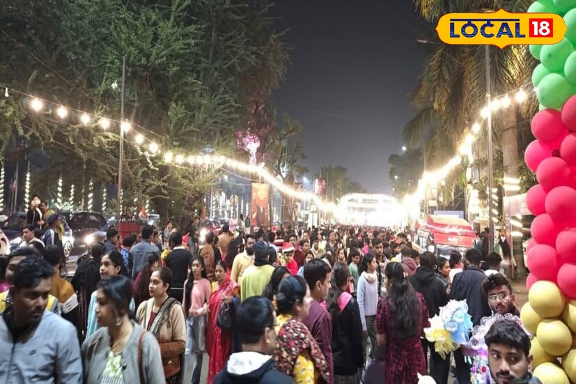 স্থানীয় বিস্তীর্ণ এলাকার মানুষদের পাশাপাশি জেলার নানা প্রান্ত থেকে আসা উৎসাহী মানুষদের ভিড়ে বছর শেষে সরগরম পৌষ পার্বণ উৎসব