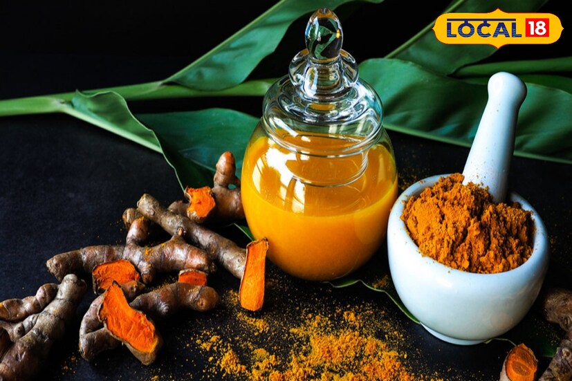 নতুন বছরের প্রথম দিনেই পুরো বাড়ি পরিষ্কার করা উচিৎ। তারপর জলে হলুদ মিশিয়ে একটি পান পাতার সাহায্যে সেই হলুদ জল গোটা বাড়িতে ছিটিয়ে দিতে হবে। এতে ঘরে সর্বদা দেবী লক্ষ্মী বসবাস করেন এবং সুখ-শান্তিও বজায় থাকে।