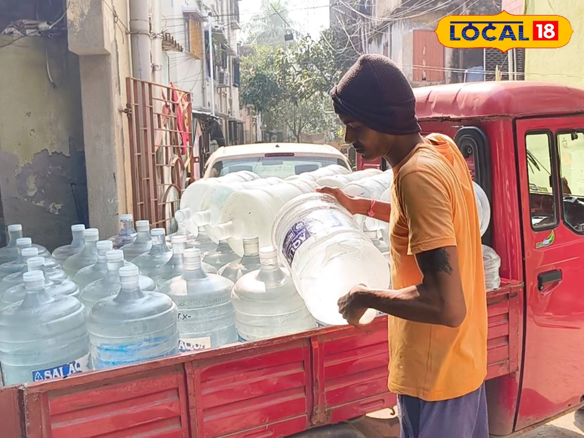 ১০-২০ টাকায় লিটার লিটার জল! হাতেনাতে ধরা পড়তেই ফাঁস আসল রহস্য