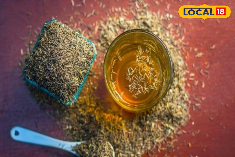 সকালে ১-২ গ্লাস হালকা গরম জলে জিরা গুঁড়া মিশিয়ে পান করলে নিমিষেই হজম ক্ষমতা বাড়ে। তবে আরও বেশি উপকার পেতে সপ্তাহে দু এক দিন কাঁচা হলুদ, আদা চিবিয়ে খেলে উপকার মিলবে সহজেই।