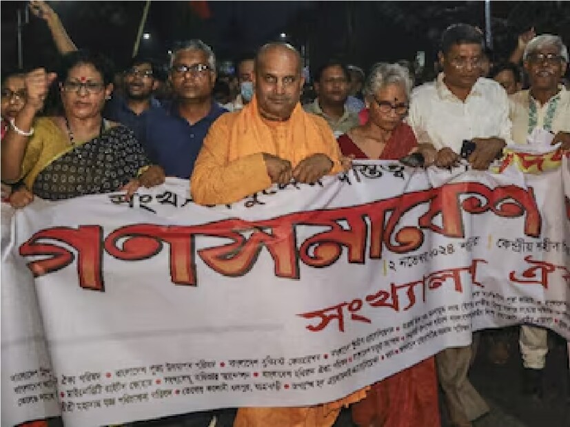 চিন্ময় কৃষ্ণের গ্রেফতার এবং হিন্দু ও অন্যান্য সংখ্যালঘুদের উপর অত্যাচারের খবরে ক্রমবর্ধমান ক্ষোভের মধ্যে জাতীয় ঐক্য খোঁজার জন্য ক্ষমতাচ্যুত আওয়ামি লিগ ছাড়া সব দলের সদস্যদের সঙ্গে বুধবার তার বৈঠকের পর এই কথা বলা হয় বাংলাদেশের পক্ষ থেকে৷ ইউনুস হিন্দুদের নিগ্রহ ও আক্রমণের খবরকে ‘প্রপাগান্ডা’ বলে খারিজ করে দেন৷ রাজনীতিবিদদের তিনি উস্কানিতে পা দেওয়া বা প্ররোচিত করা থেকে দূরে থাকার পরামর্শ দেন৷