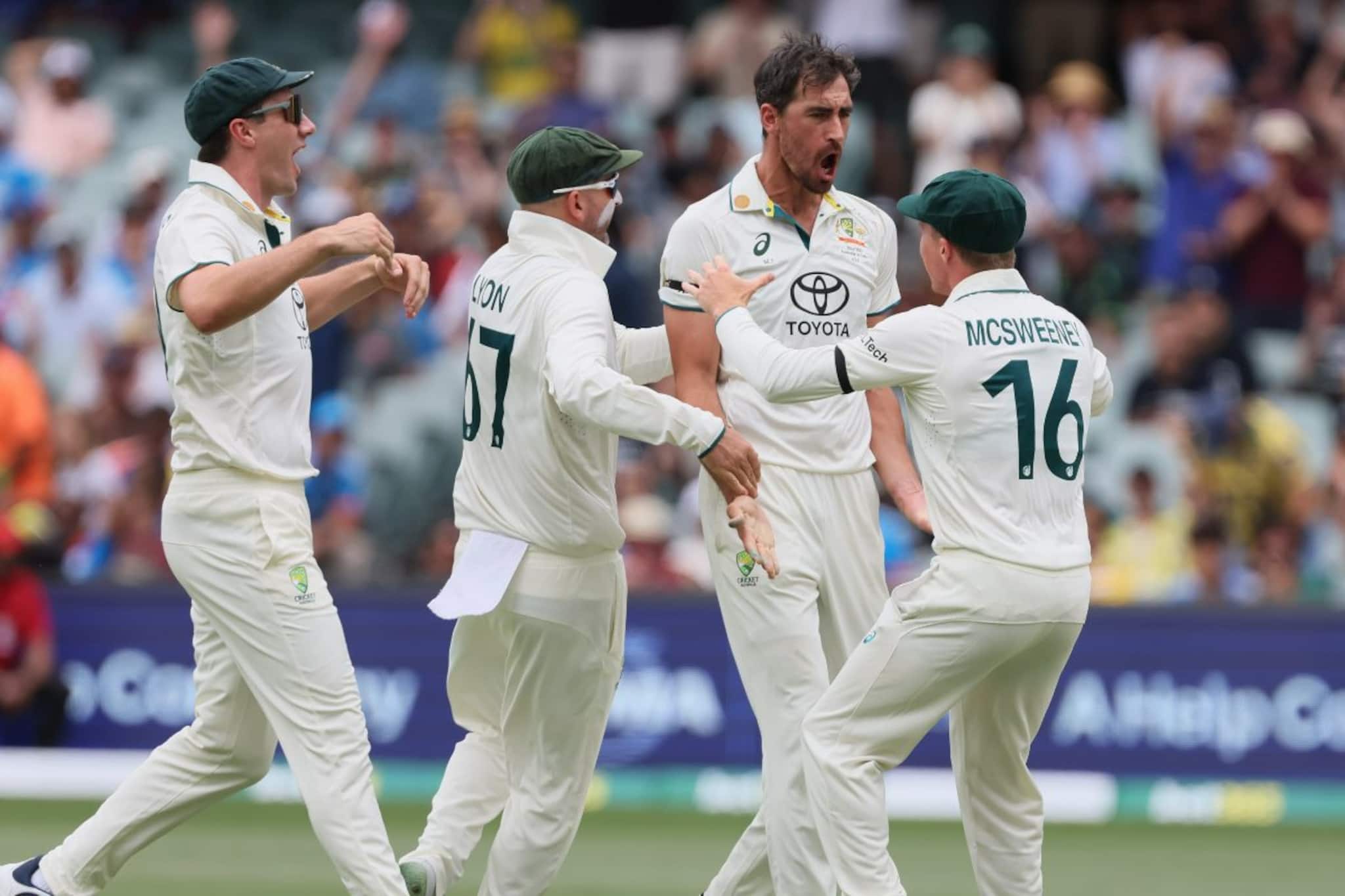 IND vs AUS: গোলাপী বলে দাপট অজি পেসারদের, লাগাতার উইকেট হারিয়ে চাপে ভারত