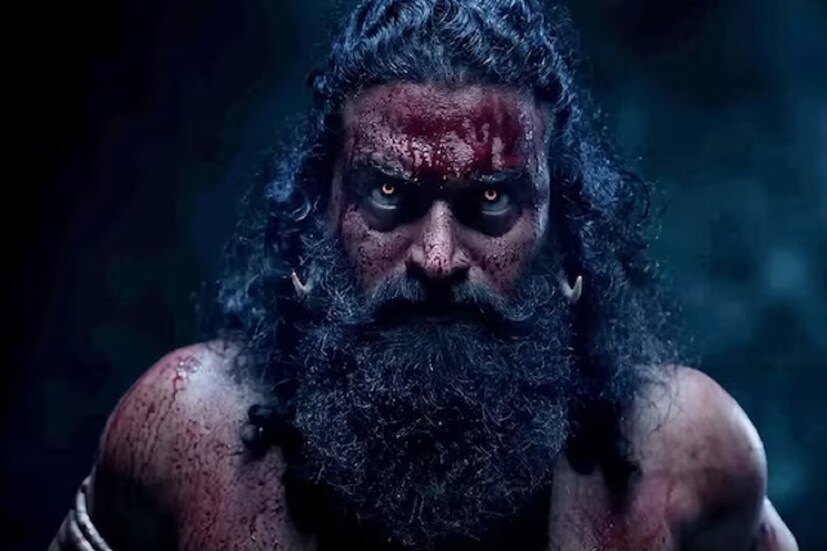 ভারতীয় সিনেমায় ‘কান্তারা’ এক মাইলস্টোন। এক ইতিহাসের নাম। ন্যাশনাল অ্যাওয়ার্ডও জেতে। বেস্ট পপুলার ফিল্ম হয়। ঋষভ শেট্টিও অসাধারন অভিনয়ের জন্য ৭০ তম জাতীয় চলচ্চিত্র পুরস্কারে বেস্ট অ্যাক্টরের অ্যাওয়ার্ড পান। ‘কান্তারা: চ্যাপ্টার ১’-এ দেখা যাবে কদম্ব বংশের ইতিহাস। কর্ণাটকের একটা বড় অংশের শাসক ছিলেন কদম্বরা। তাঁদের আমলে সংস্কৃতি এবং স্থাপত্য প্রাণ পেয়েছিল। কদম্ব শাসকদের সময়কালকে ভারতীয় ইতিহাসের স্বর্ণযুগ হিসেবেও বিবেচনা করা হয়। 