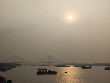 ভাঙন নিয়ে চিন্তায় শহর