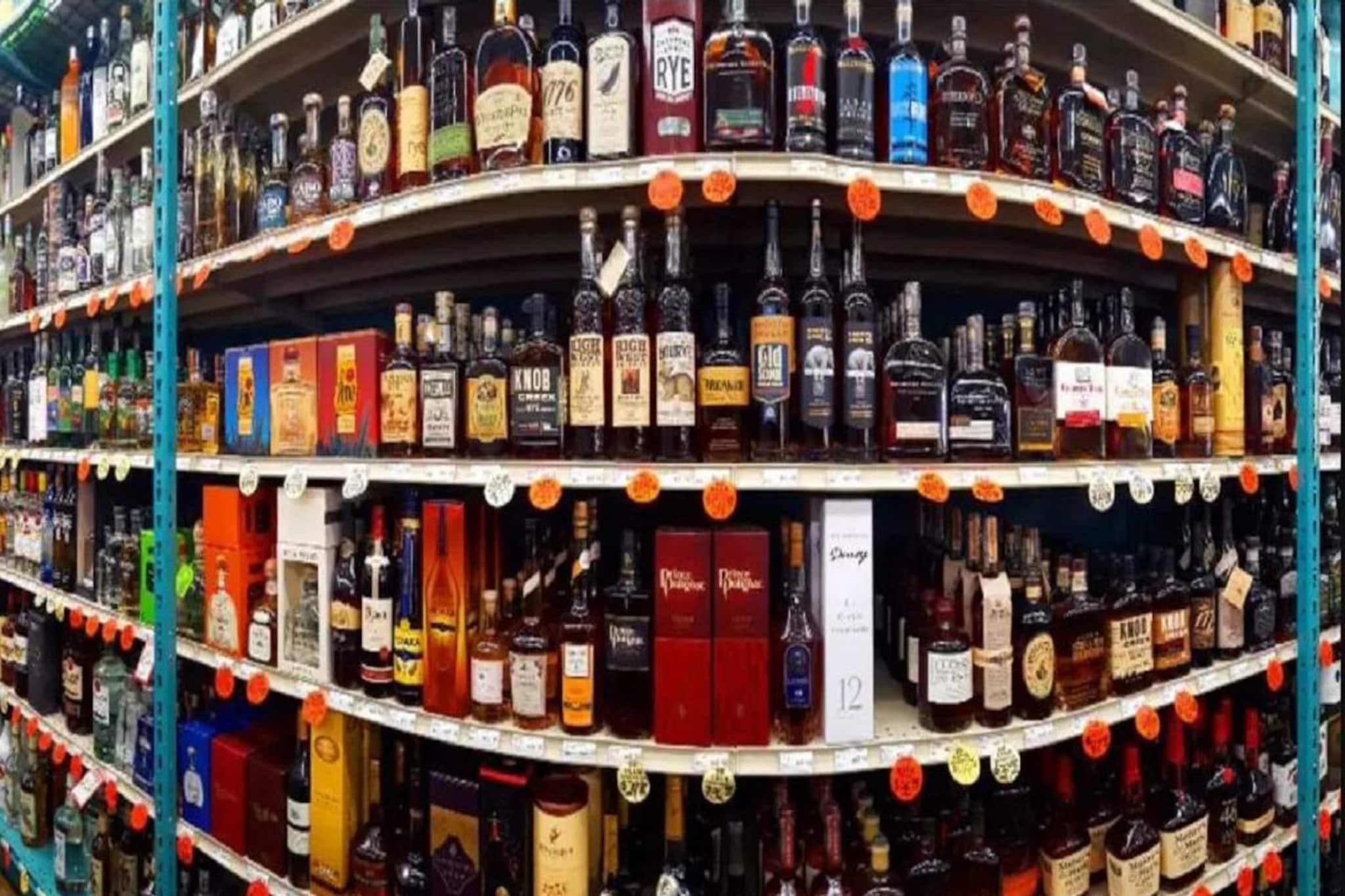 মদের দোকানে চুরি করতে এসে ছোট্ট ভুল, কাজ হাসিল করেও সর্বনাশ হল চোরের