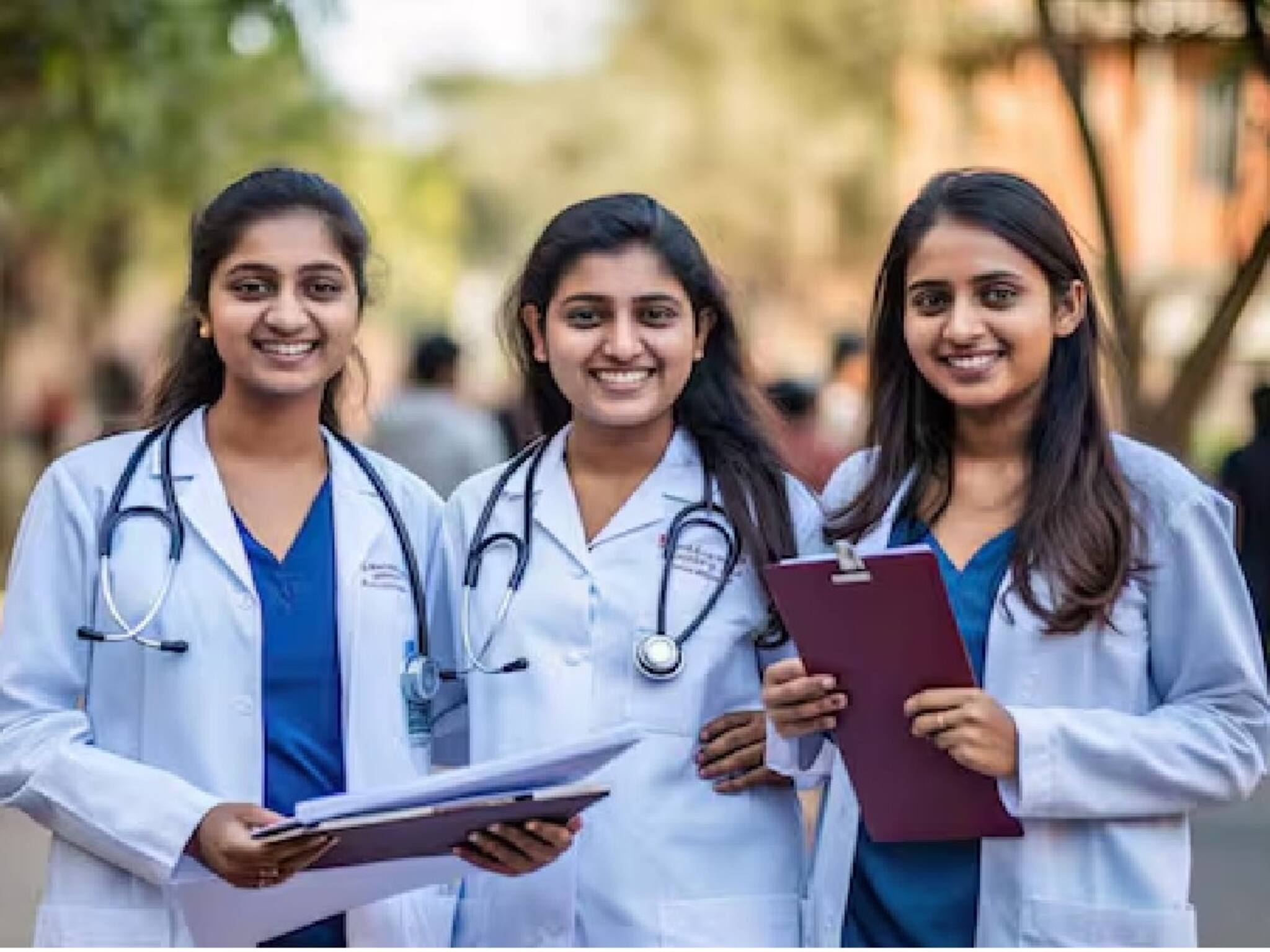 Medical and Engineering: লাখ লাখ পাশ করে JEE এবং NEET, কিন্তু ১.৫ শতাংশ সুযোগ পান IIT-তে, ২.৭৫% সরকারি MBBS কলেজে