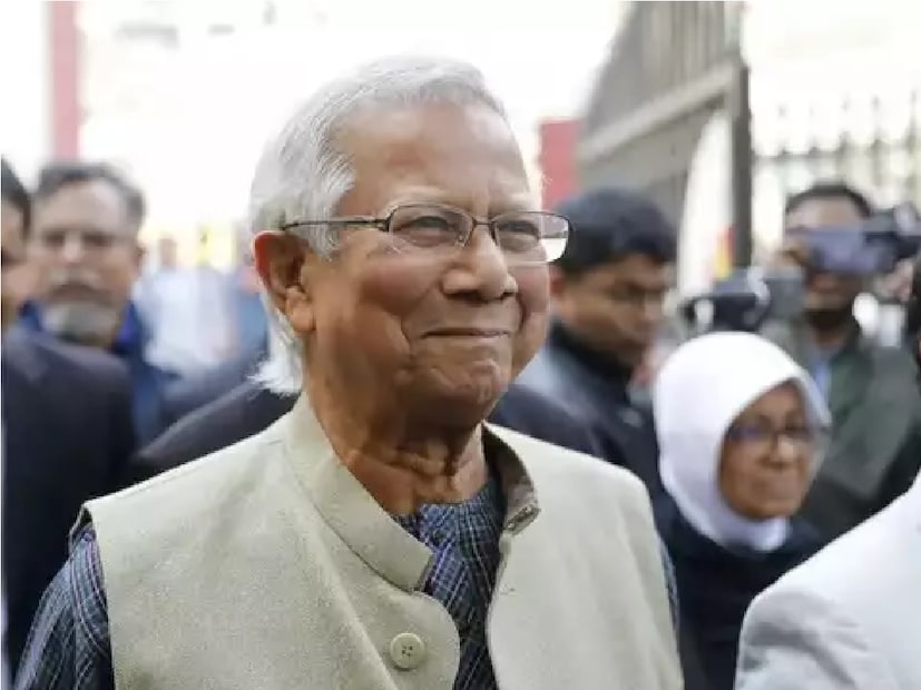 সয়াবিন তেলের দামও বৃদ্ধি পেয়েছে বাংলাদেশে। লিটার প্রতি ৮টাকা করে সয়াবিন তেলের দাম বৃদ্ধি পেয়েছে বাংলাদেশে। দুদেশের বাণিজ্যে টালমাটাল সম্পর্কের গভীর প্রভাব পড়েছে, কবে উন্নতি হয়ে বাণিজ্য স্বাভাবিক হয় সেটাই দেখার। প্রতীকী ছবি।