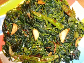 অচেনা এই শাক শরীর থেকে নিংড়ে নেয় হাজার রোগ! আজই বাজার খুঁজে বাড়িতে আনুন অচেনা এই শাক শরীর থেকে নিংড়ে নেয় হাজার রোগ! আজই বাজার খুঁজে বাড়িতে আনুন