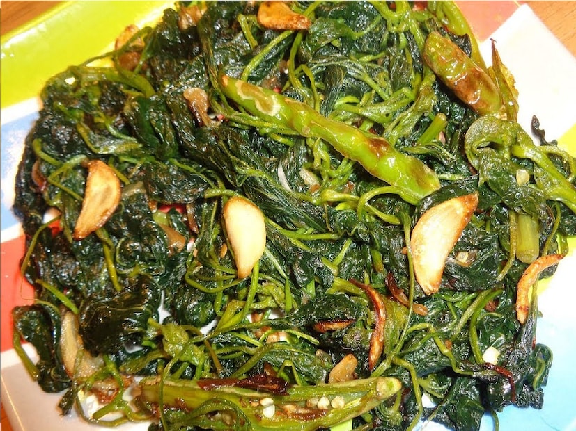 *উত্তরে জনপ্রিয় শাক নাপা শাক বা লাফা শাক। ভারত-সহ বাংলাদেশ, ভুটান, চিনেও এই শাক চাষ হয়। তবে এই শাক উত্তরবঙ্গের গ্রাম-গঞ্জে খুবই জনপ্রিয়। গাছটির উচ্চতা খুব বেশি হয় না, কিন্তু এই শাক জন্মানোর পর লাফিয়ে লাফিয়ে বৃদ্ধি পায়। সংগৃহীত ছবি। *উত্তরে জনপ্রিয় শাক নাপা শাক বা লাফা শাক। ভারত-সহ বাংলাদেশ, ভুটান, চিনেও এই শাক চাষ হয়। তবে এই শাক উত্তরবঙ্গের গ্রাম-গঞ্জে খুবই জনপ্রিয়। গাছটির উচ্চতা খুব বেশি হয় না, কিন্তু এই শাক জন্মানোর পর লাফিয়ে লাফিয়ে বৃদ্ধি পায়। সংগৃহীত ছবি।