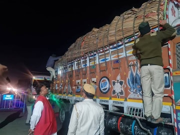 Potato Supply Crisis: আলু পাচার রুখতে সারপ্রাইজ ভিজিট বেচারাম মান্নার! কবে দাম কমে কাটবে সঙ্কট? জানালেন মন্ত্রী