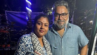 কালীঘাট মেট্রো স্টেশনের গেটে তপন থিয়েটারের কাছে অস্থায়ী দোকান সস্ত্রীক অয়নের (ছবি-সোশ্যাল মিডিয়া)