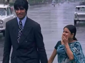 বাসু চট্টোপাধ্যায়ের ব্লকবাস্টার ‘মঞ্জিল’