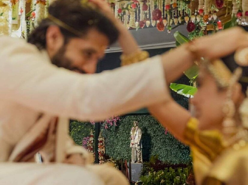 সব নিয়মরীতি মেনে বিয়ে সারলেন নাগা-শোভিতা। তাঁদের বিয়ের ছবি এক্স হ্যান্ডেলে পোস্ট করেছেন অভিনেতা নাগার্জুন।