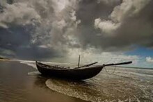 মন্দারমণির সৈকতে দড়িতে বাঁধা ওগুলো কী? কাছে যেতেই চোখ কপালে! জীবিতরা ডুবল সাগরে