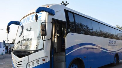 ৩০০ নতুন বাস রাস্তায় নামানোর সিদ্ধান্ত নিয়েছে পরিবহণ দফতর ৩০০ নতুন বাস রাস্তায় নামানোর সিদ্ধান্ত নিয়েছে পরিবহণ দফতর