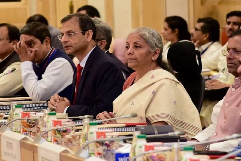 অটোক্লেভড এরেটেড কংক্রিট ব্লকের জন্য জিএসটি: যেসব অটোক্লেভড এরেটেড কংক্রিট ব্লকে ৫০ শতাংশের বেশি ফ্লাই অ্যাশ সামগ্রী রয়েছে, সেগুলি HS 6815-এর আওতায় আসবে এবং এর উপর ১২ শতাংশ হারে জিএসটি প্রযোজ্য হবে। কৃষকদের লঙ্কা ও কিসমিসে জিএসটি ছাড়: কৃষকদের লঙ্কা (কাঁচা সবুজ বা শুকনো) এবং কিসমিস জিএসটির আওতায় পড়বে না। 