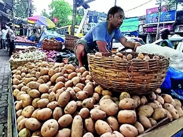 ব্যবসায়ীদের সঙ্গে বৈঠকেও কাটল না জট