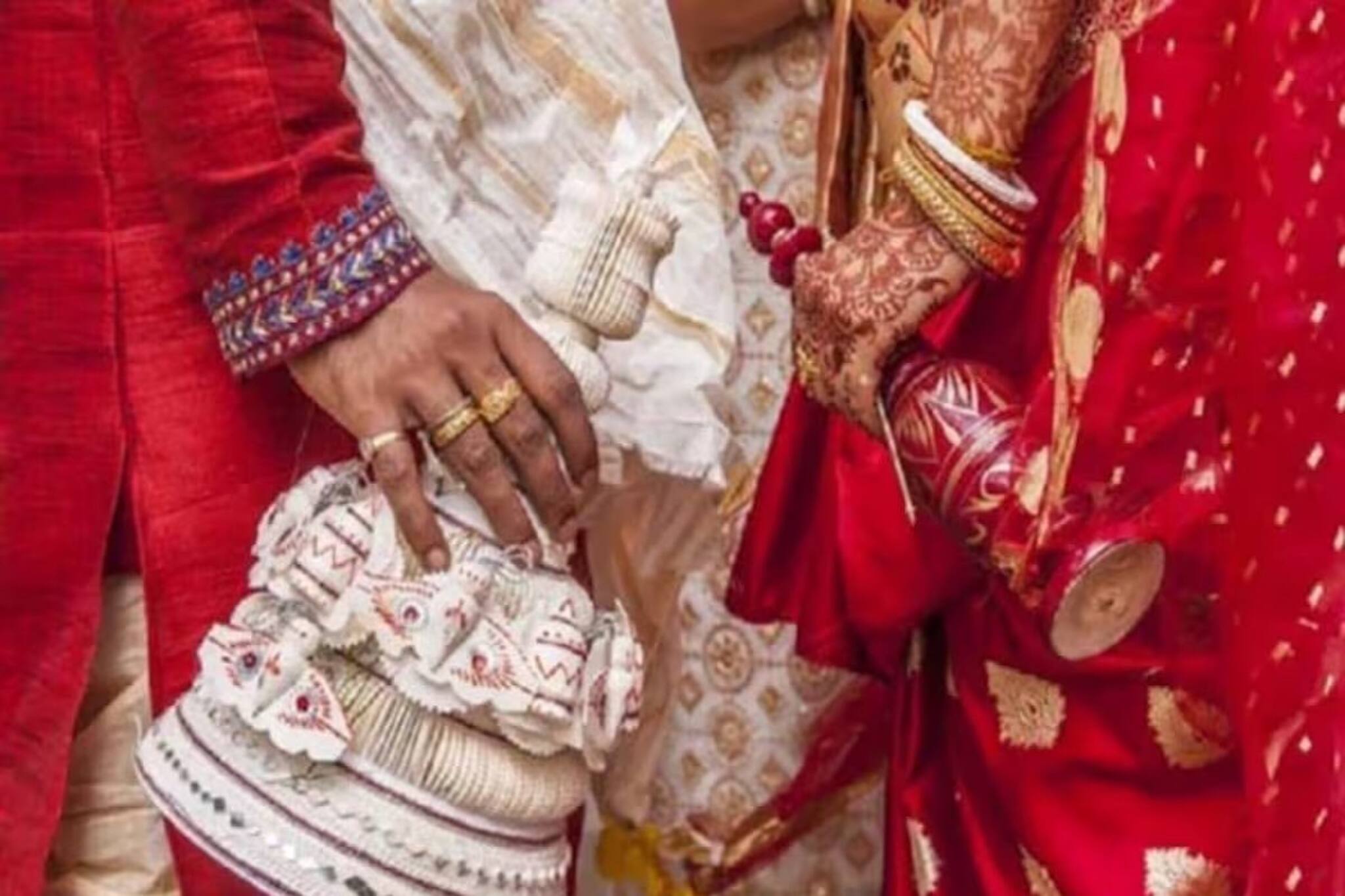 রোজ বিবাহিত জীবনে অশান্তি? পৌষে এই একটি কাজ করুন, প্রেম হবে রসগোল্লার মতো মিষ্টি