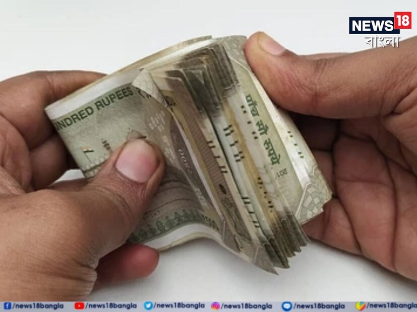 আচার তৈরি করে স্বনির্ভরতার পথ দেখছেন উত্তর ২৪ পরগনা জেলার বসিরহাট মহকুমা সুন্দরবন এলাকার সন্দেশখালীর মনিপুরের গৃহবধূ অনিমা দাস। আচারের নাম শুনলেই জিভে জল আসে। খাবারে ভিন্ন স্বাদ আনতে আচারের জুড়ি নেই। সেই আচার তৈরির মাধ্যমে স্বামীর সঙ্গে সংসারে হাল ধরেছেন সুন্দরবন অঞ্চলের প্রত্যন্ত এলাকার গৃহবধূ।