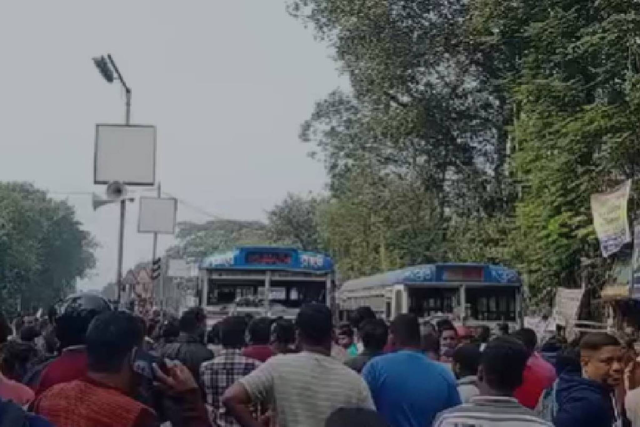 কলকাতায় ভয়াবহ দুর্ঘটনা! দুটি বাসের রেষারেষিতে প্রাণ গেল মহিলার, রক্তাক্ত রাজপথ