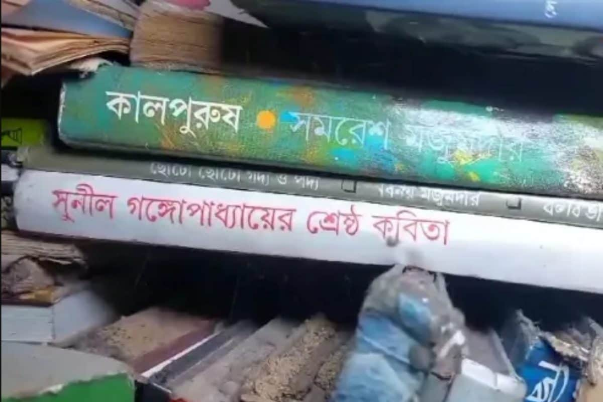 লোর আড়ালে হারিয়ে যাওয়া সাহিত্যের মুক্তিযুদ্ধ!এই বাড়িতেই থাকতেন সমরেশ মজুমদার