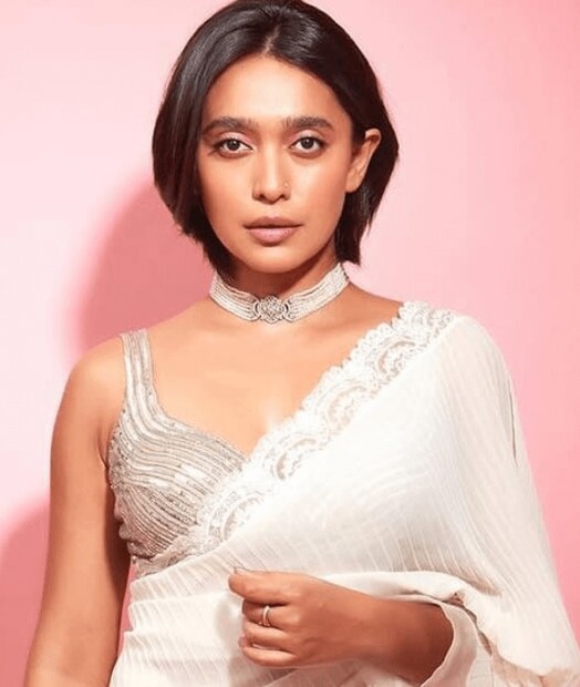 জানিয়েছেন যে ছবির জন্য তিনি সহ-অভিনেতার সঙ্গে চুম্বন দৃশ্যে অভিনয় করছিলেন। পরিচালক 'কাট' বলার পরেও ওই সহ-অভিনেতা চুম্বন করেই চলেছিলেন, এমন ভাবেই বিষয়টি ঘটেছিল যেন তিনি দৃশ্যটি নিখুঁত করার চেষ্টা চালিয়ে যাচ্ছেন। সায়নী বলছেন, এসব খুব লঘু ভাবেই হয়, কিন্তু যাঁরা করেন, তাঁরা সচেতন ভাবেই করে থাকেন, সুযোগ নেন অপর পক্ষের।