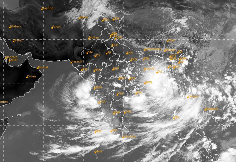 আরও একটি ঘূর্ণাবর্ত পশ্চিম রাজস্থানের উপর অবস্থিত। আরেকটি ঘূর্ণাবর্ত বাংলাদেশের উত্তর-পূর্বাঞ্চলে অবস্থান করছে। এদিকে পশ্চিম হিমালয় এবং সংলগ্ন সমভূমিতে ২৭ ডিসেম্বর থেকে একটি নতুন পশ্চিমী ঝঞ্ঝার আশঙ্কা দানা বাঁধছে।