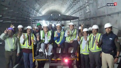 শিয়ালদহ-এসপ্ল্যানেড হয়ে গেল সুড়ঙ্গ পথে ট্রলি পরিদর্শন শিয়ালদহ-এসপ্ল্যানেড হয়ে গেল সুড়ঙ্গ পথে ট্রলি পরিদর্শন