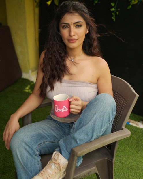 ‘শোলা অউর শবনম’ ছবি দিয়ে রূপালি পর্দায় পা রাখেন। বাকিটা ইতিহাস। তিন দশকেরও বেশি সময় ধরে বলিউডে ‘রাজত্ব’ করছেন ৭০ বছর বয়সী গোবিন্দ নামদেব। ন্যাশনাল স্কুল অফ ড্রামা-এর ছাত্র ছিলেন। Photo: Shivangi Verma/Facebook Page