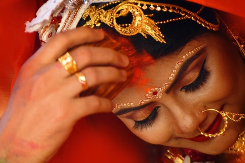 ৩. ফসল কাটার পরে অর্থনৈতিক স্থিতিশীলতা:ভারতের একটি বড় অংশ কৃষিকাজের উপর নির্ভর করে। শীতকালীন সময়ে, খরিফ ফসল কাটা হয়, যা কৃষক এবং তাঁদের পরিবারের আর্থিক দিক থেকে অনেকটাই স্থিতিশীলতা প্রদান করে। তাই এই সময়ে বিয়ের খরচ সামলানো সহজ হয় বলেও মত বিশেষজ্ঞদের।