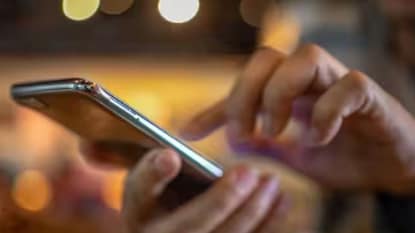 হঠাৎই বন্ধ হয়ে গেল ফোন হঠাৎই বন্ধ হয়ে গেল ফোন