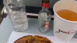 সুরাত থেকে ব্যাঙ্ককগামী বিমানে মদের ফোয়ারা! Photo: Instagram