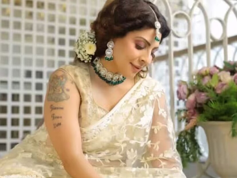 বখতিয়ার এরপর যোগ করেন যে, যদি একঘণ্টায় তনাজ না নেমে আসেন, তাহলে তিনি বাড়ি ছেড়ে বেরিয়ে যাবেন। বখতিয়ারের বেরিয়ে যাওয়ার উপক্রম হতেই তনাজ তাঁর হাত ধরে ফেলেন এবং তিনি বলেন, পরিবার না মানলেও তিনি বখতিয়ারের পাশে থাকবেন। সেই মুহূর্তে বখতিয়ারও বুঝতে পারেননি যে, তনাজকেও বাড়ি থেকে বার করে দেওয়া হয়েছে। তবে বখতিয়ারের একটা থাকার জায়গা ছিল। 