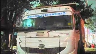 পুণের ঘাতক সেই ডাম্পার৷ পুণের ঘাতক সেই ডাম্পার৷