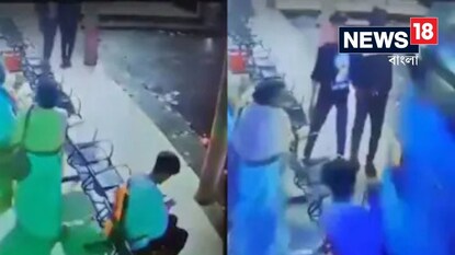 বসে থাকা যাত্রীর বুকের উপর উঠে গেল বাস! অলৌকিকভাবে বাঁচল যুবক, দেখুন ভিডিও বসে থাকা যাত্রীর বুকের উপর উঠে গেল বাস! অলৌকিকভাবে বাঁচল যুবক, দেখুন ভিডিও