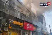 রেস্তোরাঁয় আগুন! প্রাণ বাঁচাতে পাশের বিল্ডিং-এ লাফ মানুষের, দেখুন ভিডিও