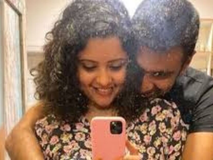 অশ্বিন ও প্রীতির শৈশবের প্রেমঅশ্বিন ও প্রীতি স্কুলের সহপাঠী ছিলেন। একে অপরের সঙ্গে সময় কাটিয়ে ঘনিষ্ঠতা বাড়ান। সেই সময়ে অশ্বিন প্রীতির প্রতি গভীরভাবে আকৃষ্ট হন, যদিও তিনি তার অনুভূতি প্রকাশ করার সাহস খুঁজে পাচ্ছিলেন না।