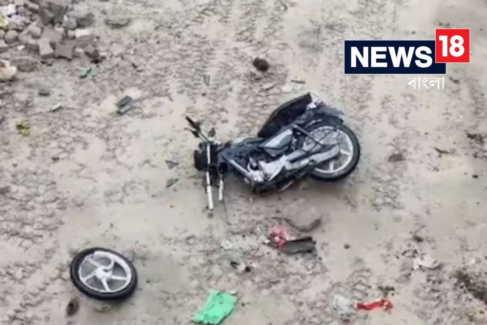 মাধ্যমিক দিয়ে বাড়ি ফেরা হল না! বাইক নিয়ে ফেরার পথে মর্মান্তিক দুর্ঘটনা, রক্তে ভাসল রাস্তা